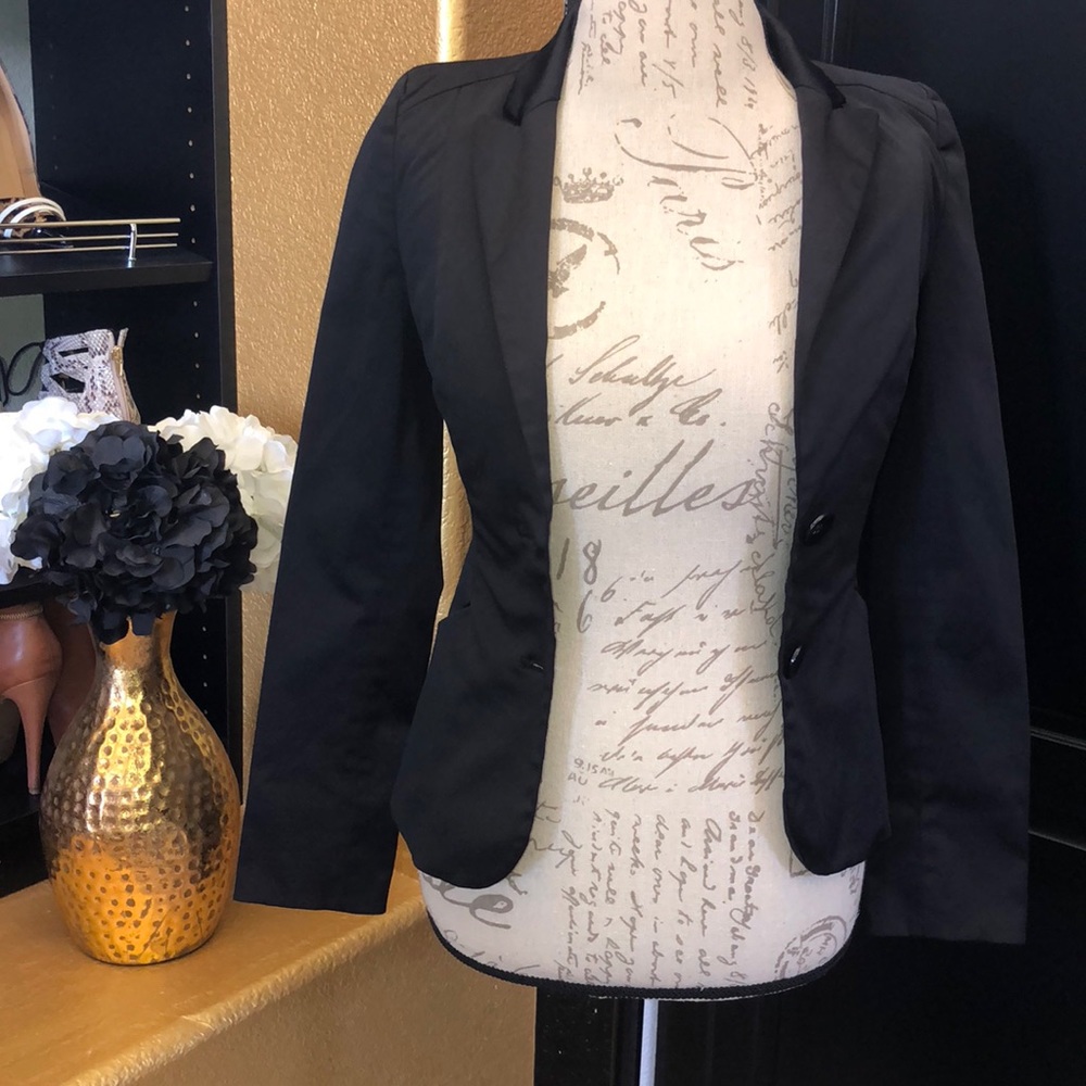 *Black Tapered Blazer*